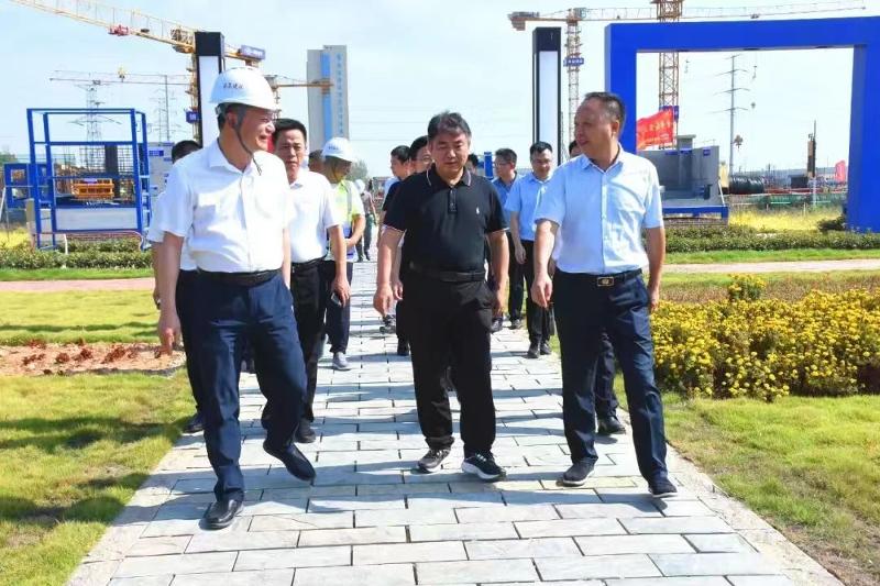 2022年10月，岳陽(yáng)市委書記曹普華到岳陽(yáng)自貿(mào)片區(qū)綜合體建設(shè)項(xiàng)目調(diào)研