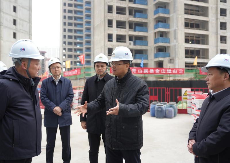 2024年12月26日，湖南省委常委、岳陽(yáng)市委書記謝衛(wèi)江到四化建南區(qū)改造項(xiàng)目九禧府樓盤調(diào)研