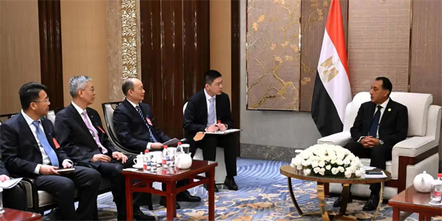 莫鼎革與埃及總理馬德布利舉行重要會晤